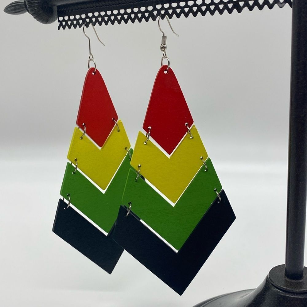 ✨ 🆕 ✨ Vacation Cruise Rasta Bob Marley Black Yellow Dangle Earrings ✨